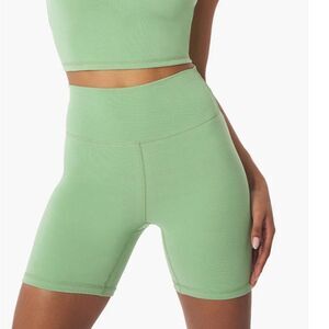 WEWOREWHAT SEAMLESS BIKER SHORTS IN SIZE SMALL COLOR IS SOLID FAIR GREEN NWT